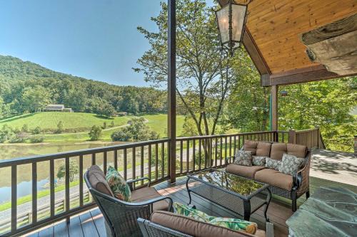Hayesville Casa | Hayesville Cabin with Game Room and Mtn Views!