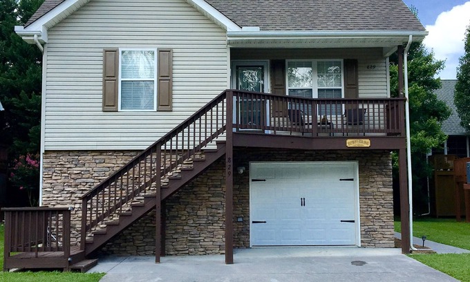 Pigeon Forge Chalet De Esquí | ¡Nuevo listado! Recientemente renovado 4BR / 3Bath Alquiler. ¡Ubicación ideal en Pigeon Forge!