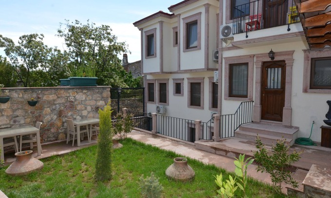 Ayvalik City Center Hotel | Hayriye Hanim Ege