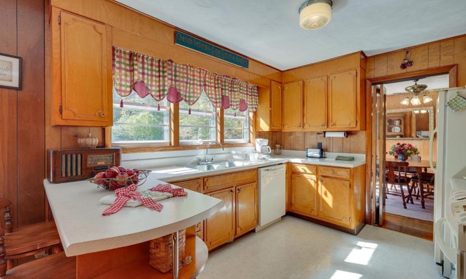 Haysi Casa | Haysi Nature Getaway with Fire Pit and On-Site Creek!