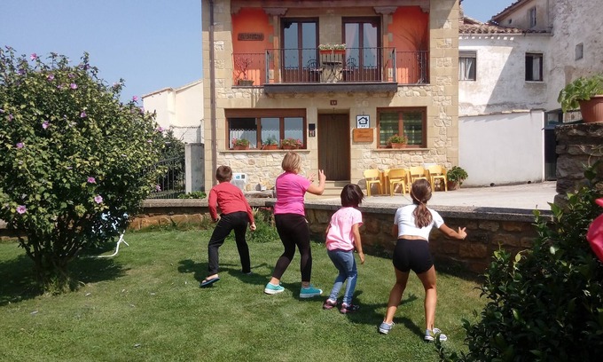 Allin Casa | Haz Turismo con tu Familia o Amigos por Navarra Desde Casa Rural Belástegui