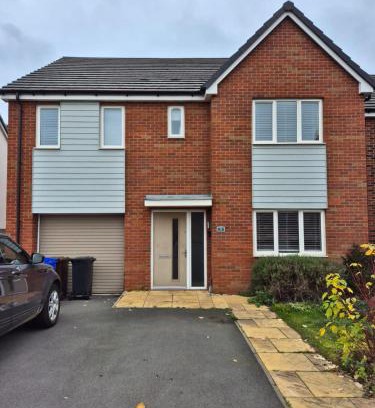 Rosliston Casa | Hazel Crescent