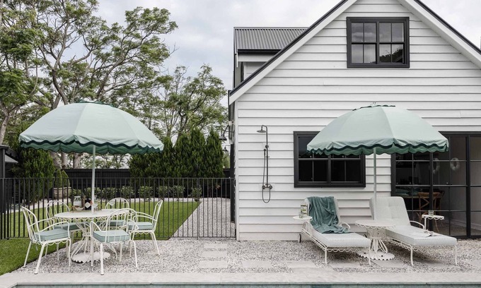 Berry Casa | Hazel House: Luxury, country style with pool in the heart of historical Berry.