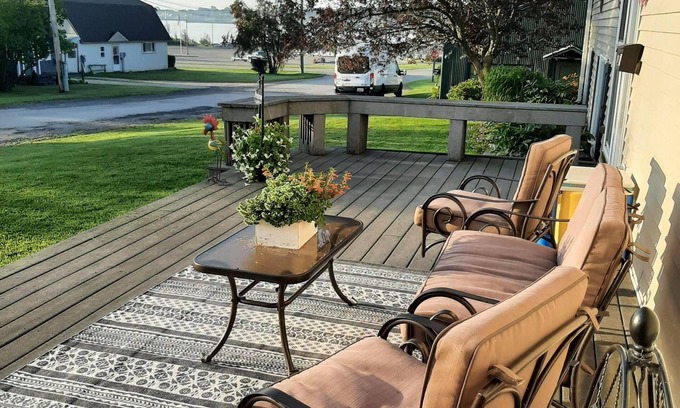 St Ignace Casa | Hazel House steps from Boat Launch