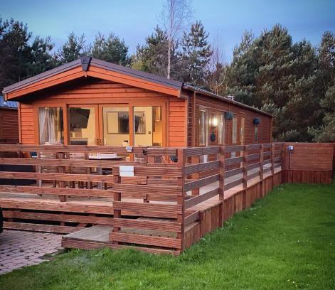 Morpeth Cabina | Hazel Oaks, Beautiful Lodge with Hot Tub - Sleeps 6 - Felmoor Park