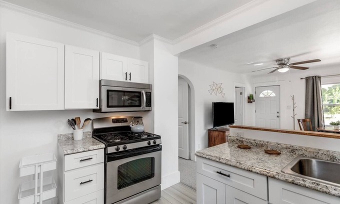 Hazel Park Casa | Hazel Park Comfy Cottage