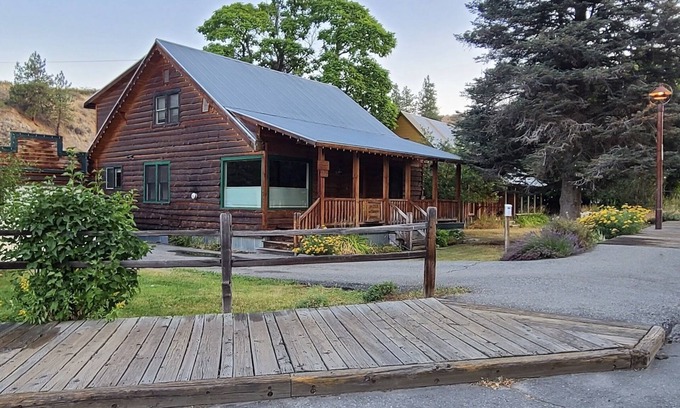 Winthrop Casa | Justo en el Old Western Boardwalk en Down Winthrop, WA - 5 habitaciones para 10 personas