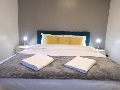 Stoke-on-Trent Apartamento | Hazelhurst House - 4 bedrooms 2 bathrooms