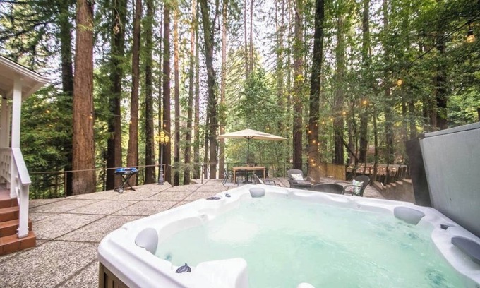 Hacienda Casa | Hazels Hideaway: Hot Tub | Redwoods | Bonus Room!