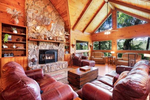 Cherry Log Casa | Hazy Hideaway with View of Ellijay River in the North GA Mountains