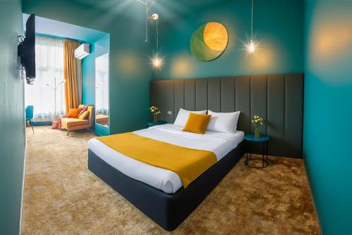 Vera Hotel | HB Freeze Inn
