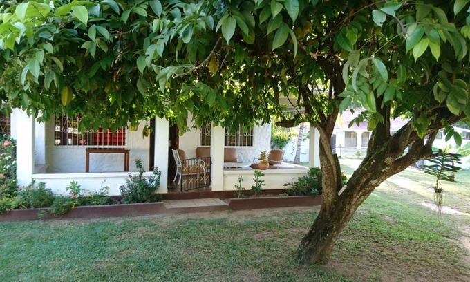 Mahe Island Apartamento | HCS Bungalows, Turtle Bay Rustic Bungalow with garden, Flat #1