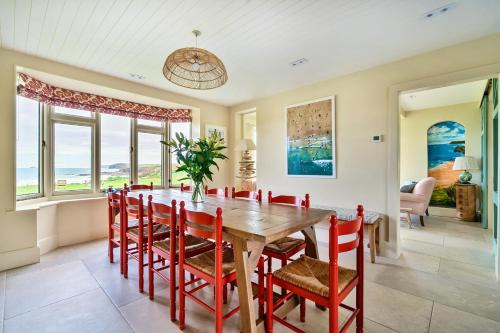 Harlyn Casa | Headlands- Stylish Oceanfront Property on Harlyn Bay