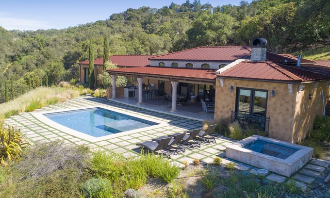 Geyserville Casa | Healdsburg Villa en un viñedo con increíbles puestas de sol junto a la piscina