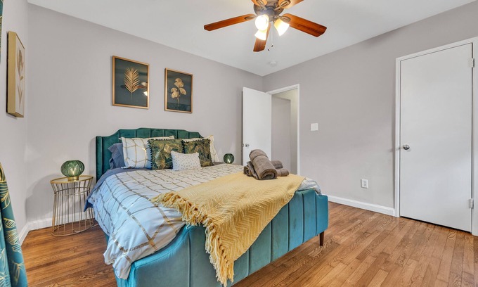 Lindridge-Martin Manor Casa | Heart of Buckhead: Huge Fenced Backyard