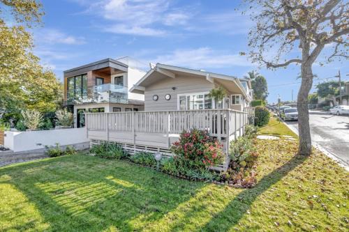 Corona del Mar Casa | Heart of Corona Del Mar 10 minute walk to beach steps to downtown