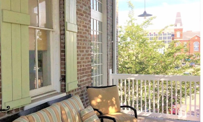 Central Business District Condominio | Heart of Downtown w Balcony by Dauphin St; walk to restaurants & shops SLEEPS 6!