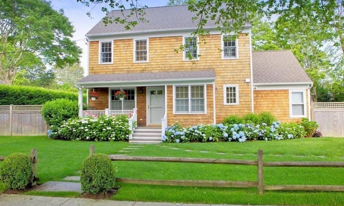 Village of East Hampton Casa | Heart of East Hampton Village with Outdoor Kitchen