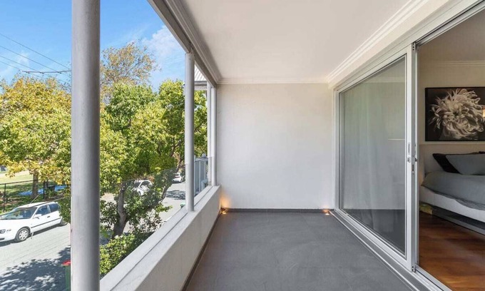 Fremantle Casa | Heart of Freo Stylish Space with Private Yard in Cul de Sac