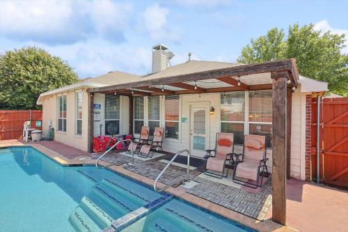 South Arlington Casa | Heart of Grand Prairie 4BD with Pool & Game Room