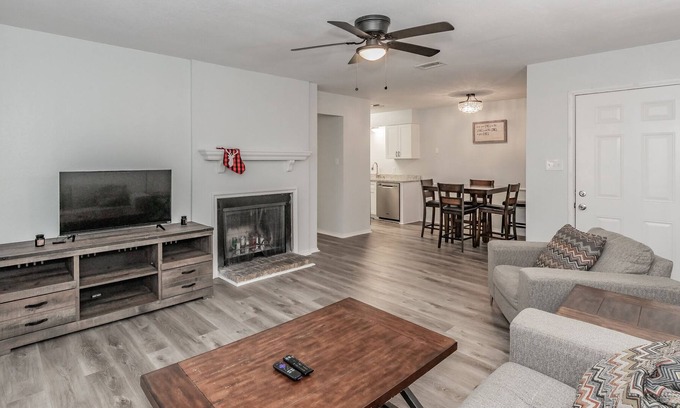 Grapevine Apartamento | Heart of Grapevine 2 Bedroom 2 Bath