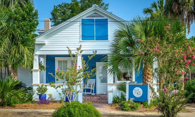 Historic Downtown Apalachicola Cabaña | Corazón de Apalachicola histórico, nostálgico Florida "Blue Moon Cottage"