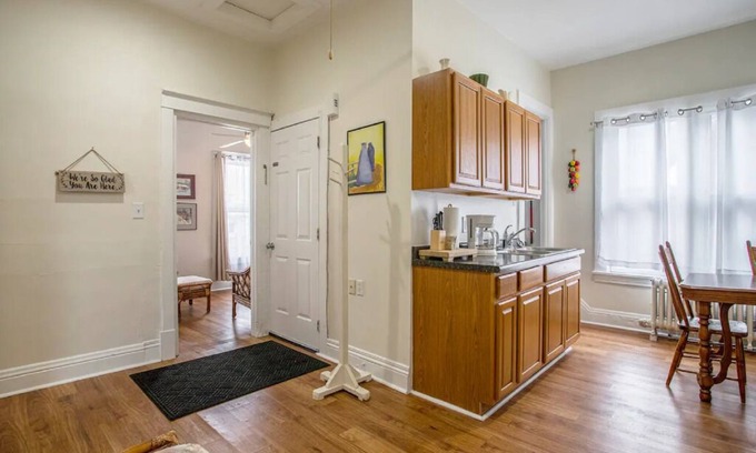 Michigan City Apartamento | Heart of Historical Dist.*Parking*Claw Tub*A/C #4