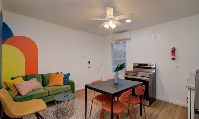 Greater East End Apartamento | Heart of Houston - 2-BD/1-BA with Grill