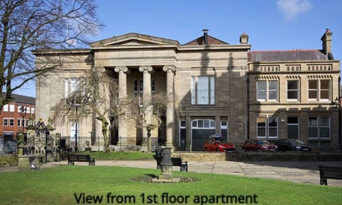 Macclesfield Condominio | Heart of Macclesfield 2 Bedroom Grade II Apartment