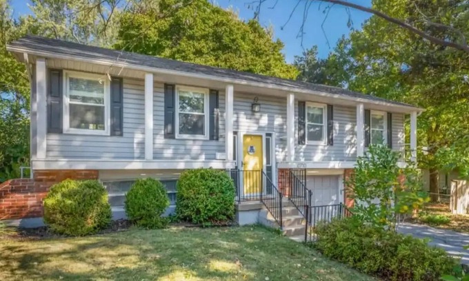 Lenexa Casa | Heart of Overland Park 3BD Backyard BBQ w/ Netflix
