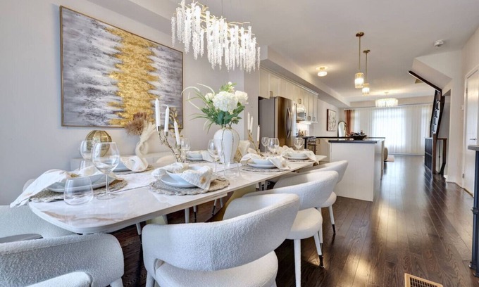 Lakeview Apartamento | Heart of Port Credit | Lakefront,Dining & Shopping