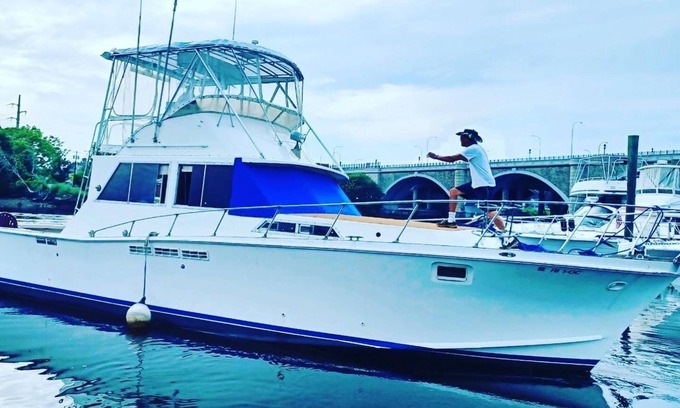 Fox Point Alquiler De Eote | Heart of Providence - 42 ft. Heated House Boat