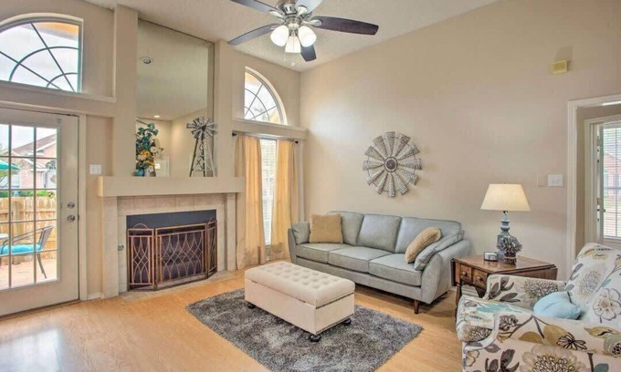Rowlett Casa | Heart of Rowlett - 3 BD,2BA Cozy Getaway w Patio
