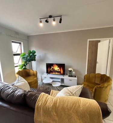 Orlando East Apartamento | Heart of Soweto Cozy Apartment