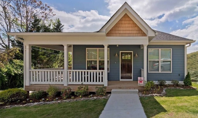St. Elmo Improvement League Casa | Corazon de san Elmo- 3BR Home- 2 Bloques para Inclinar