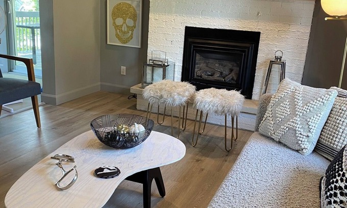 Saint-Sauveur Casa | Heart of ST SAUVEUR- walk to Village center! SKI till MAY no. 310182