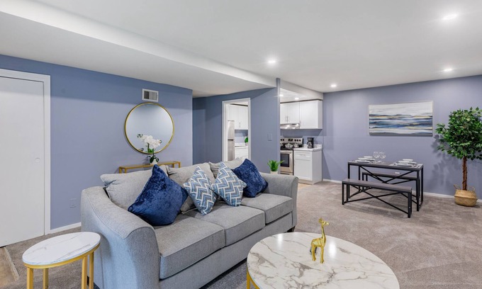 Towson Apartamento | Heart of Towson *Parking*Gym*Pool*Gym*Smart TV