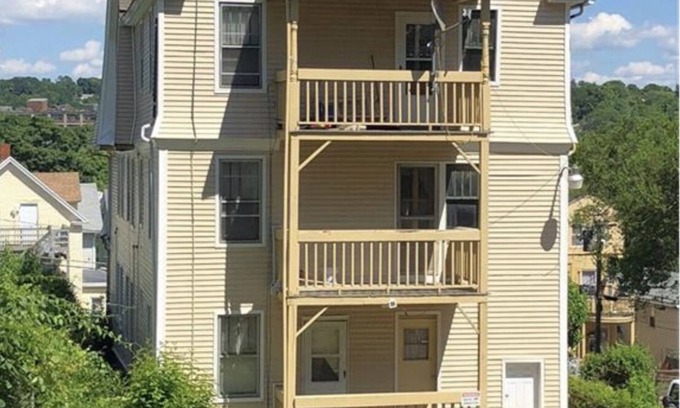 Waterbury Apartamento | Heart of Waterbury. Spacious. New. Office. Parking.