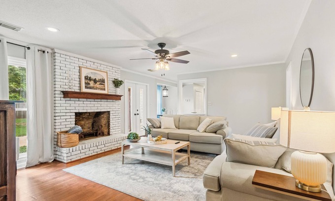 Northport Casa | Hearth House 4BR 3.5 miles to Bryant-Denny Stadium