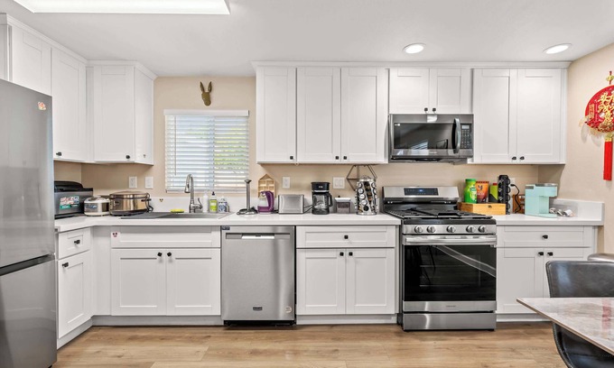 Westmont Casa | Heartwarming Family Stay 10 Min Walk to Pomona Valley Hospital