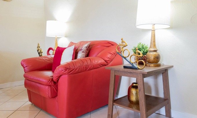 Ybor City Casa | Heartwarming with pizzazz, located minutes from most attractions in Tampa.