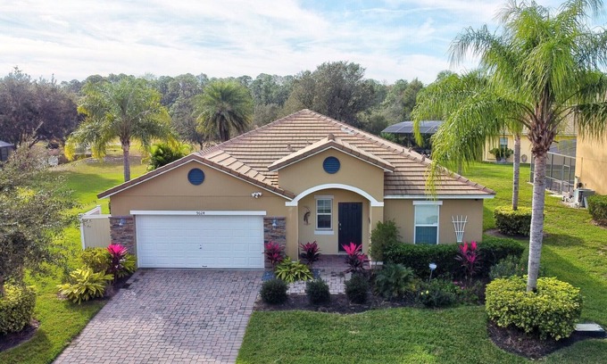 Calabria Casa | Heatable pool and Spa, propane grill, 3 King beds, 4 Twins, TV each bedroom