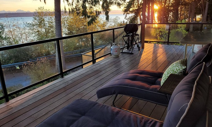 Bells Beach Casa | Heated Deck! Whale Watching! Stunning Views 3 bed Dog Friendly Home w/ Hot Tub ADA