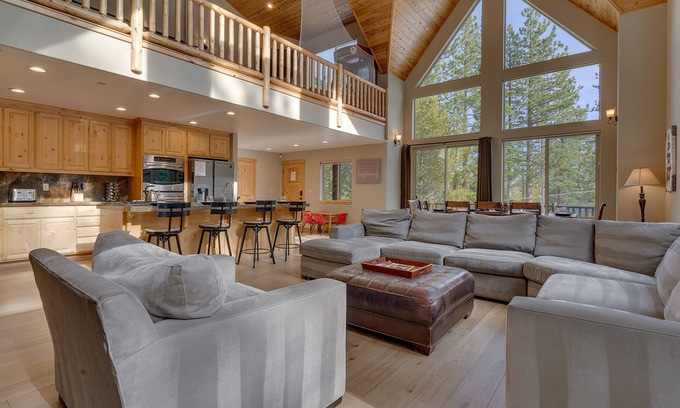 North Upper Truckee Casa | Piscina cubierta climatizada, skeeball, sauna, sala de juegos, mesa de billar, futbolín, spa, parrilla - Heavenly Escape