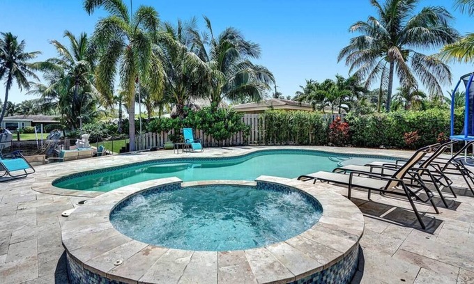 Garden Isles Villa | Heated Jacuzzi &Pool~Waterfront Villa By Beach