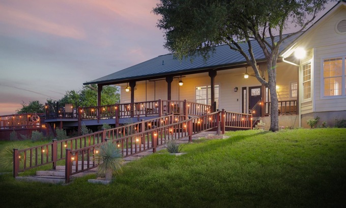 Spicewood Casa | Heated | Main House & Cottage