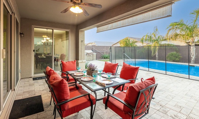 San Tan Valley Casa | Heated Pool! 2 King Bedrooms Perfect for Sharing! 30 Night min.
