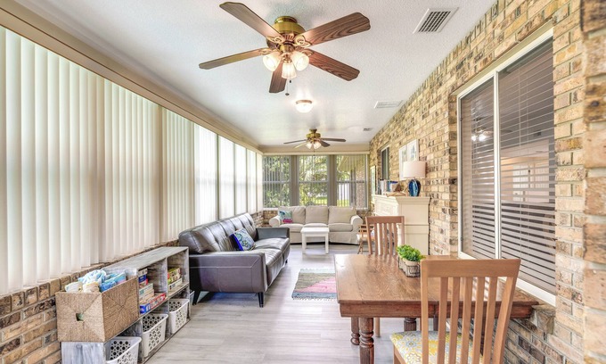 Spring Hill Cabaña | Heated Pool & 4-in-1 Grill: Spring Hill Haven!