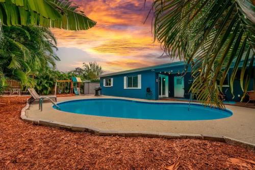 Walsingham Casa | Heated Pool - 8 min to beach - King Beds