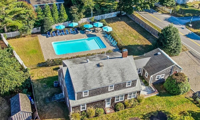 South Harwich Casa | Heated Pool AC 1/2 Mile to Beach!